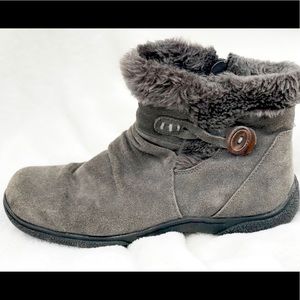 Bass Warm Gray Boots with cute side button